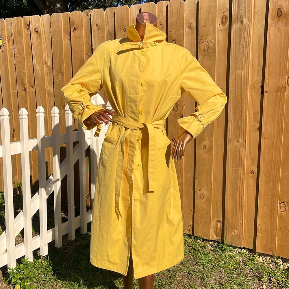 Vintage Yellow London Fog Maincoats SZ 12 Reg Button Close 2 Pocket Collar Lined
